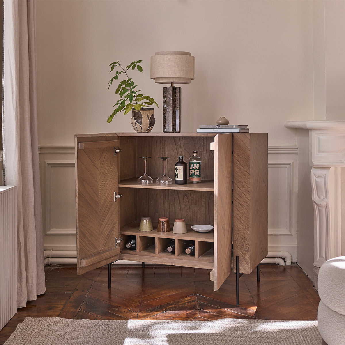 CALIX - Mueble bar de mindi macizo y metal acabado nogal 100 cm