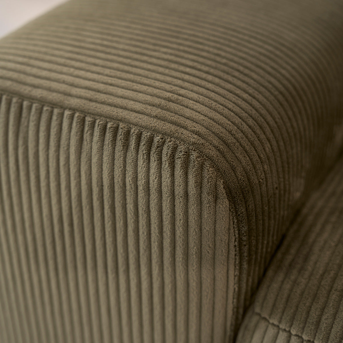 ALPHONSE - Sofá recto 4 plazas de terciopelo caqui