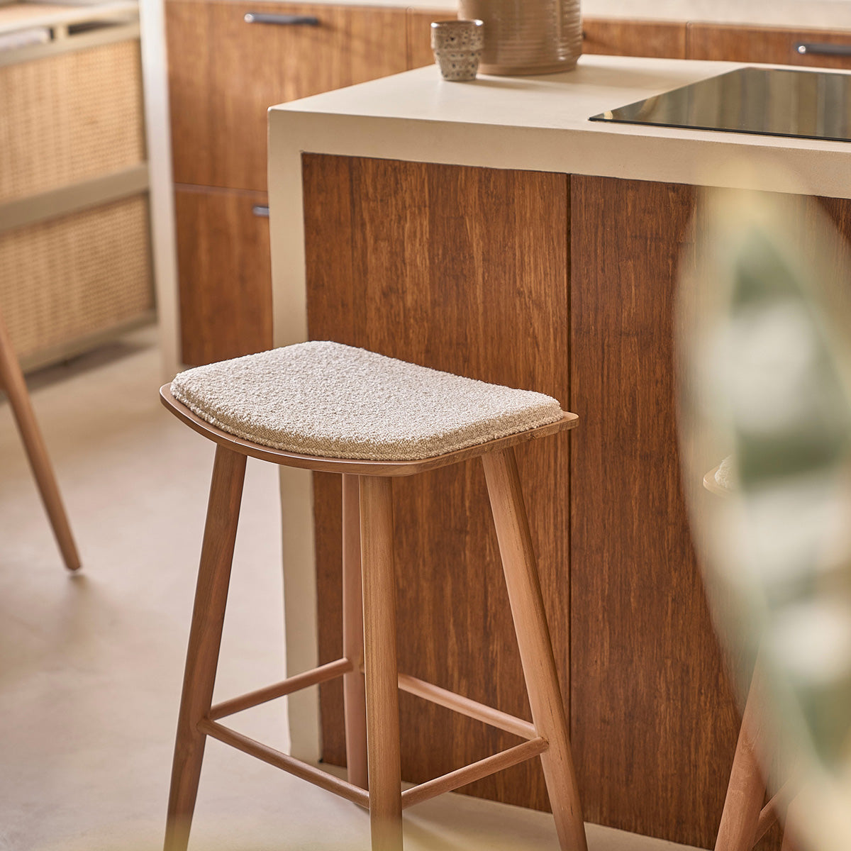 AMBRE - Taburete de teca maciza, asiento de bouclette 65 cm