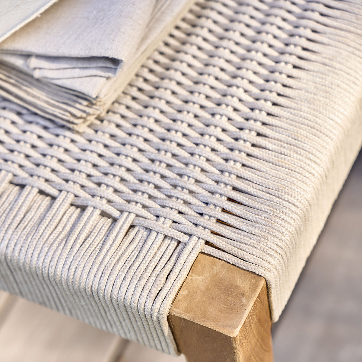 LIVIE - Banco de jardín de teca maciza y cuerda beige