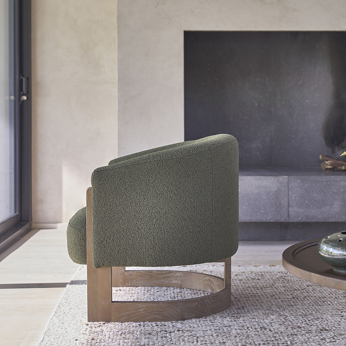 MALO - Sillón de roble macizo y tela bouclette caqui