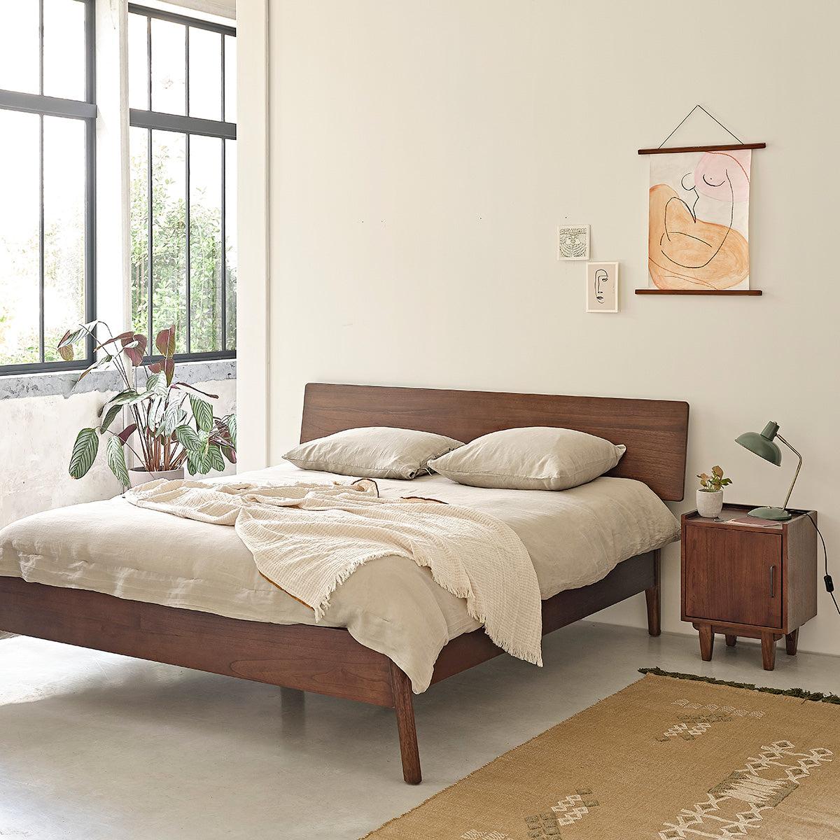 VINTAGE - Mesita de noche de mindi macizo acabado nogal 40 cm