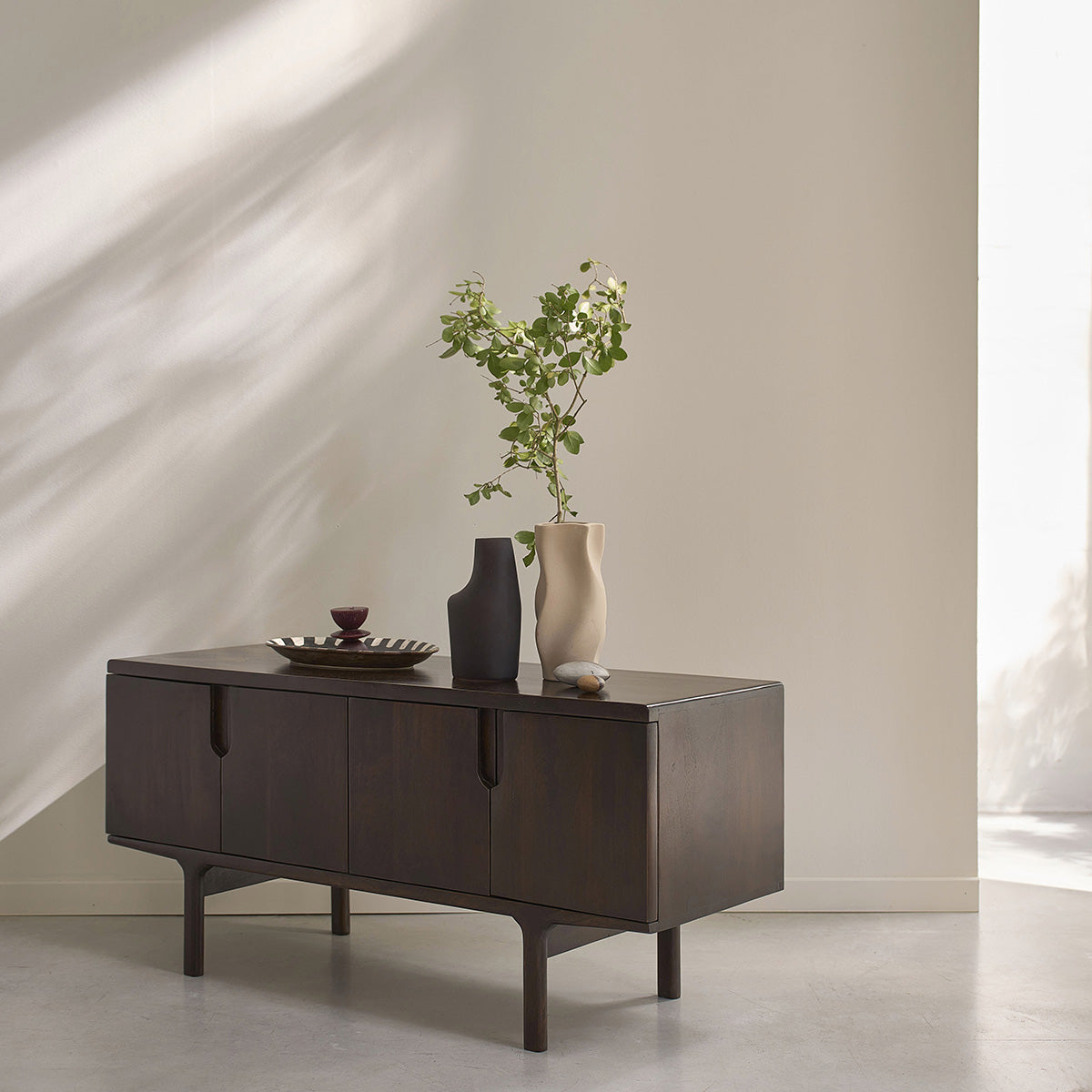 LAZARE - Mueble para la televisión de madera maciza de mango, 120 cm
