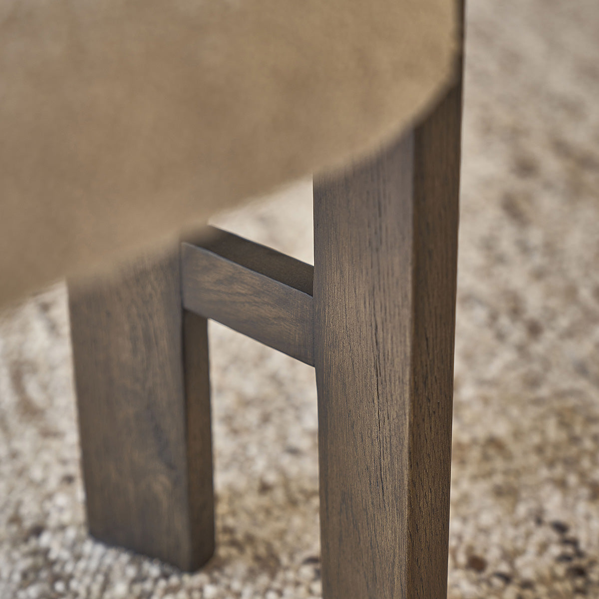 NOÉ - Lote de 2 sillas de roble macizo marrón y tela bouclette beige